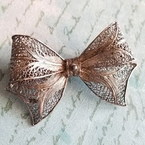 Vintage bow brooch filigree silver tone metal pin spun silver